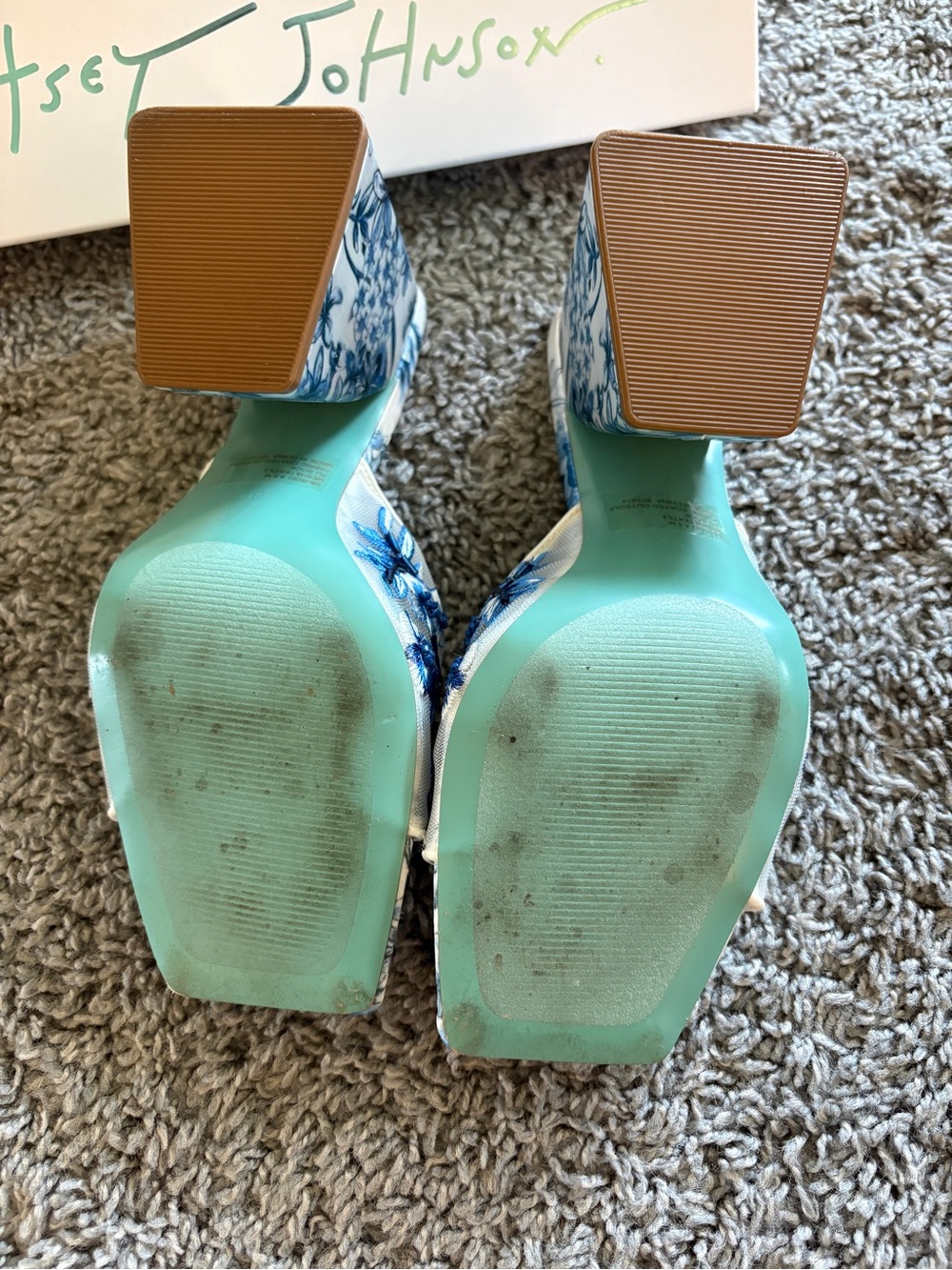 Betsey Johnson Blue and White Floral Block Heel Mules - Picture 5 of 7
